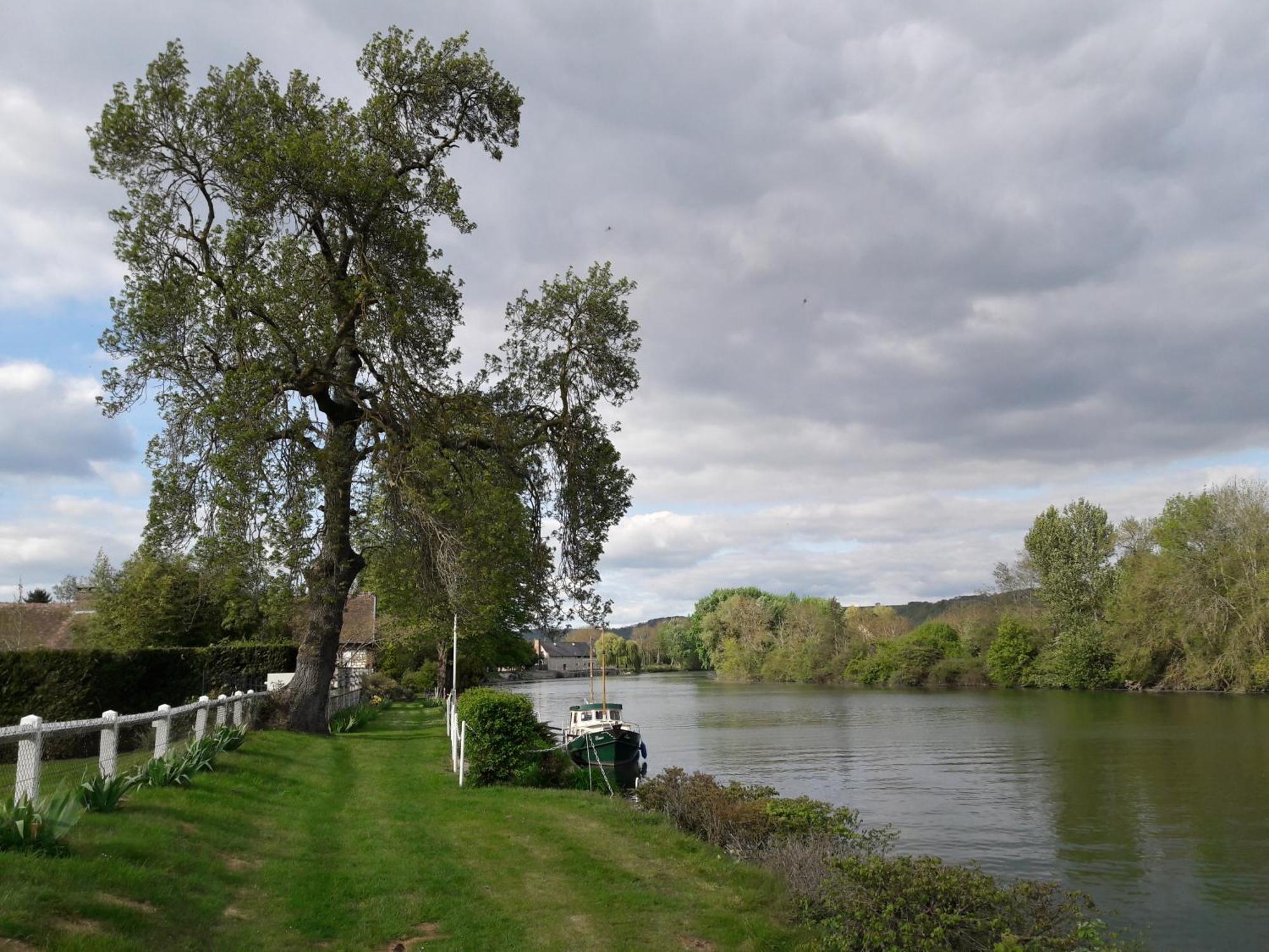 Vila Les Jardins De Felicie Poses Exteriér fotografie