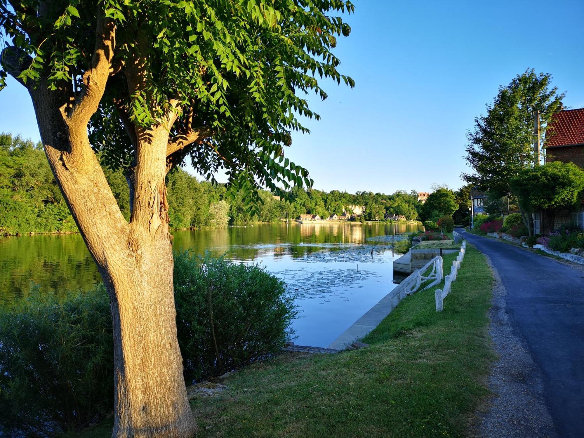 Vila Les Jardins De Felicie Poses Exteriér fotografie