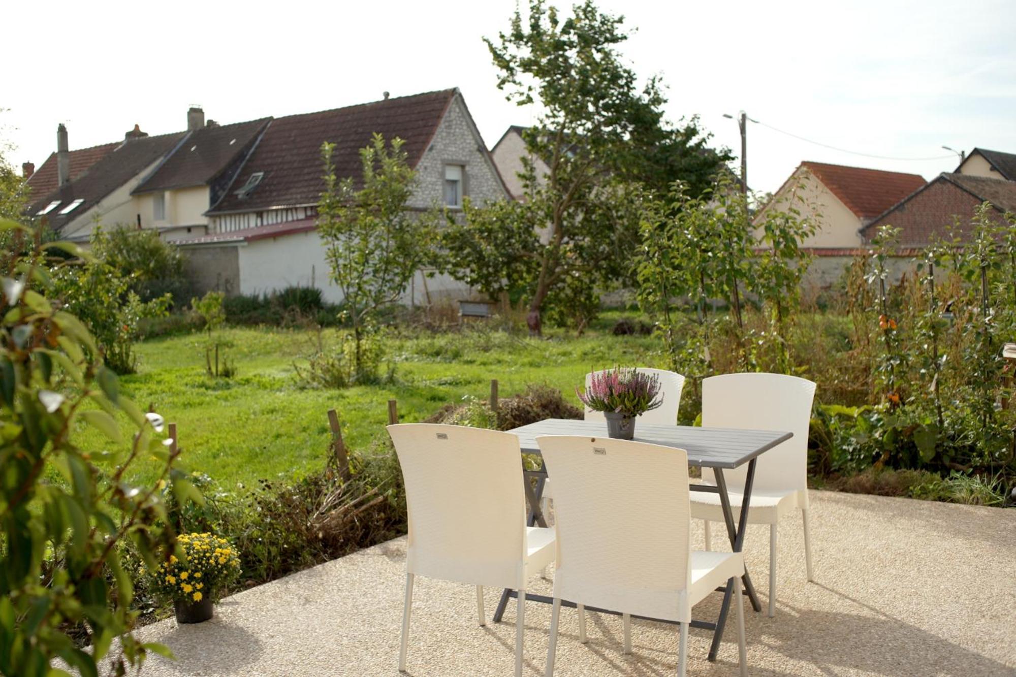 Vila Les Jardins De Felicie Poses Exteriér fotografie