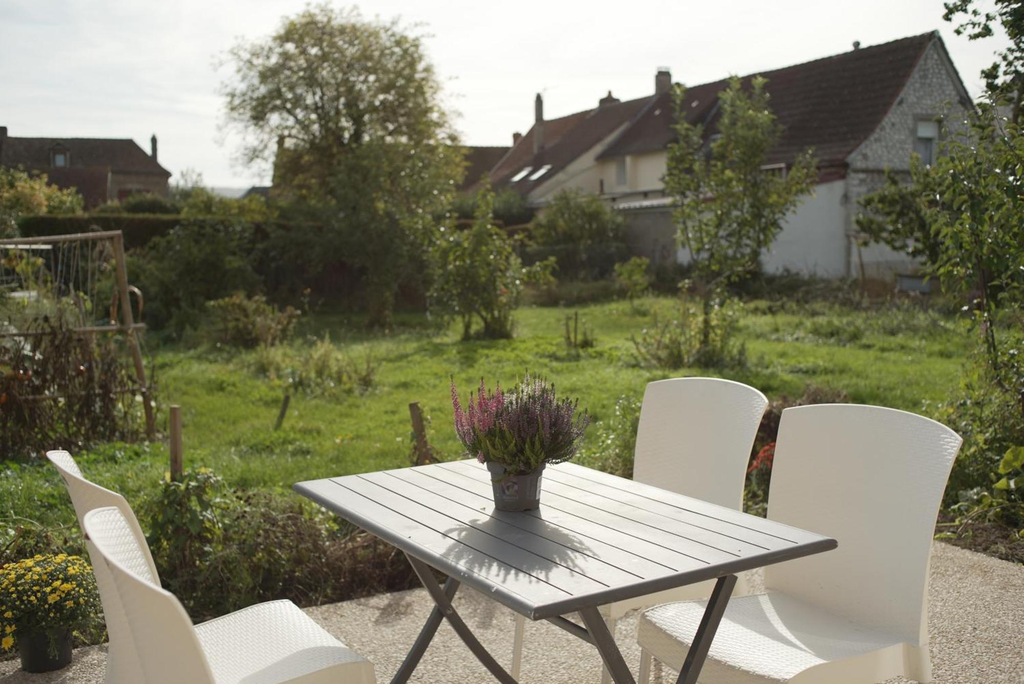 Vila Les Jardins De Felicie Poses Exteriér fotografie