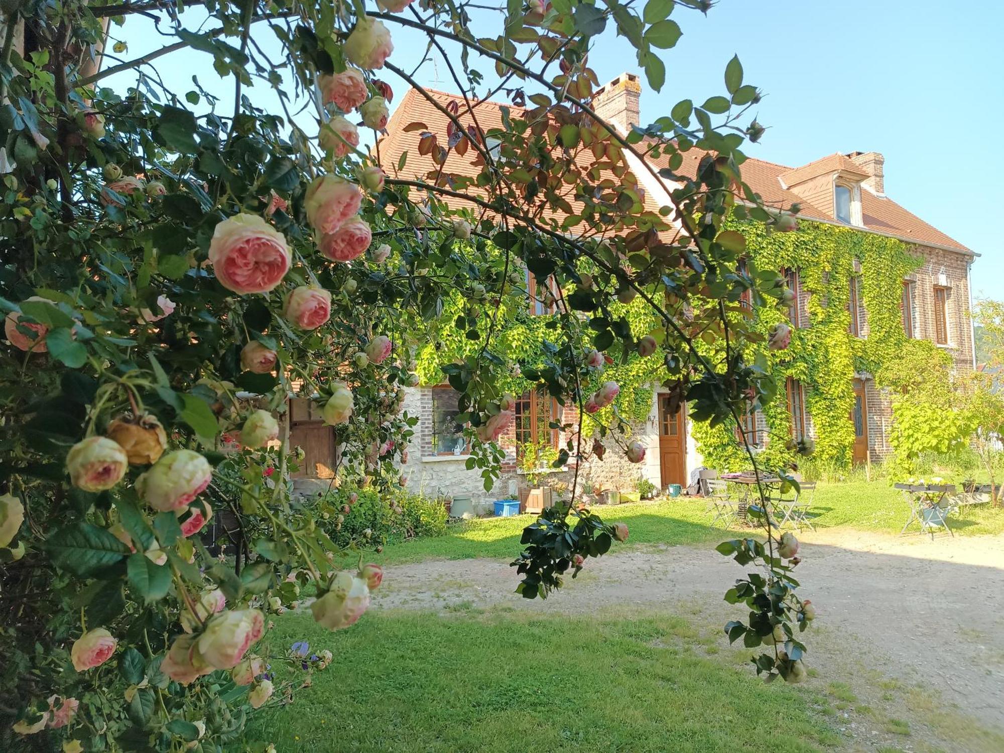 Vila Les Jardins De Felicie Poses Exteriér fotografie