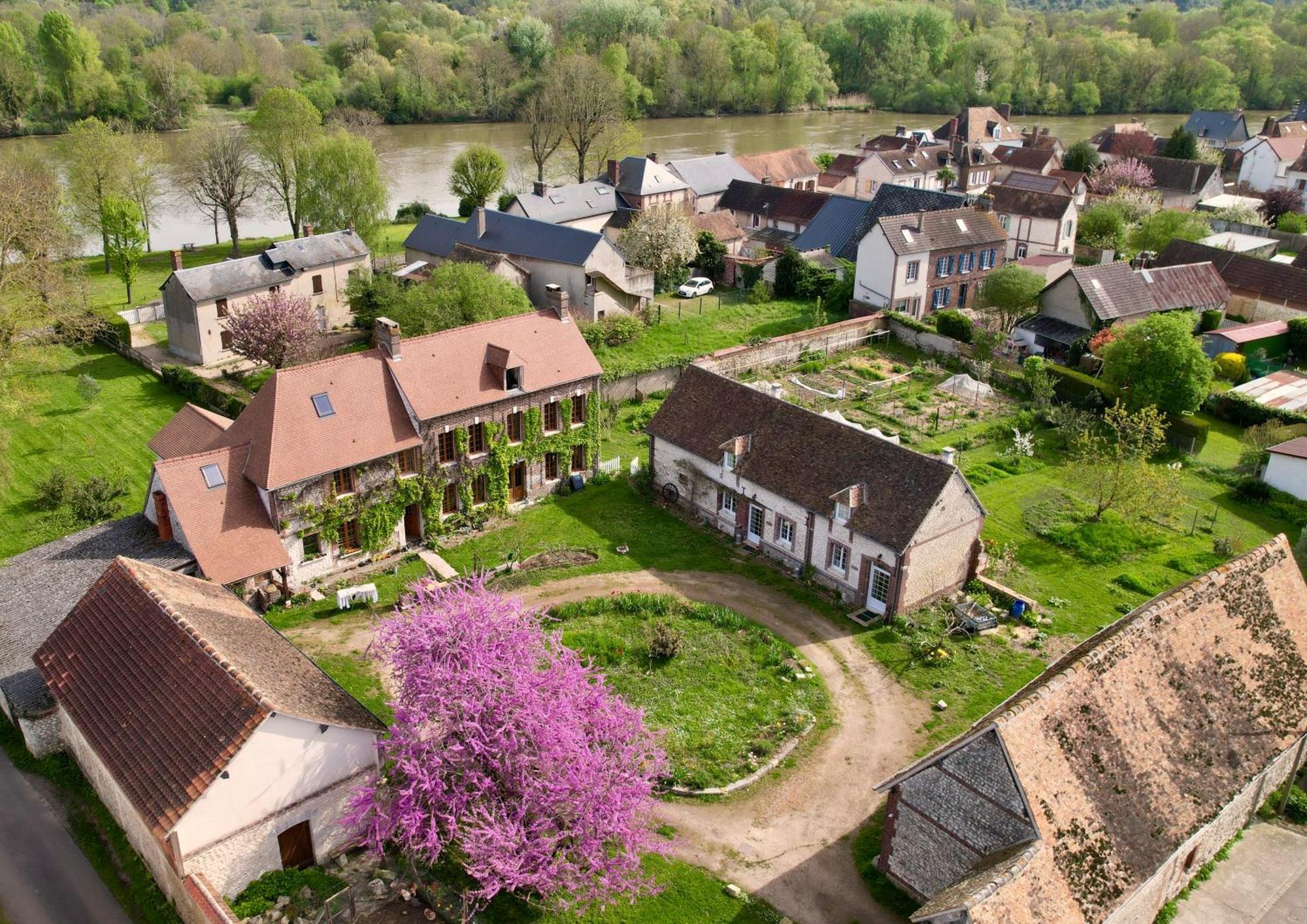 Vila Les Jardins De Felicie Poses Exteriér fotografie