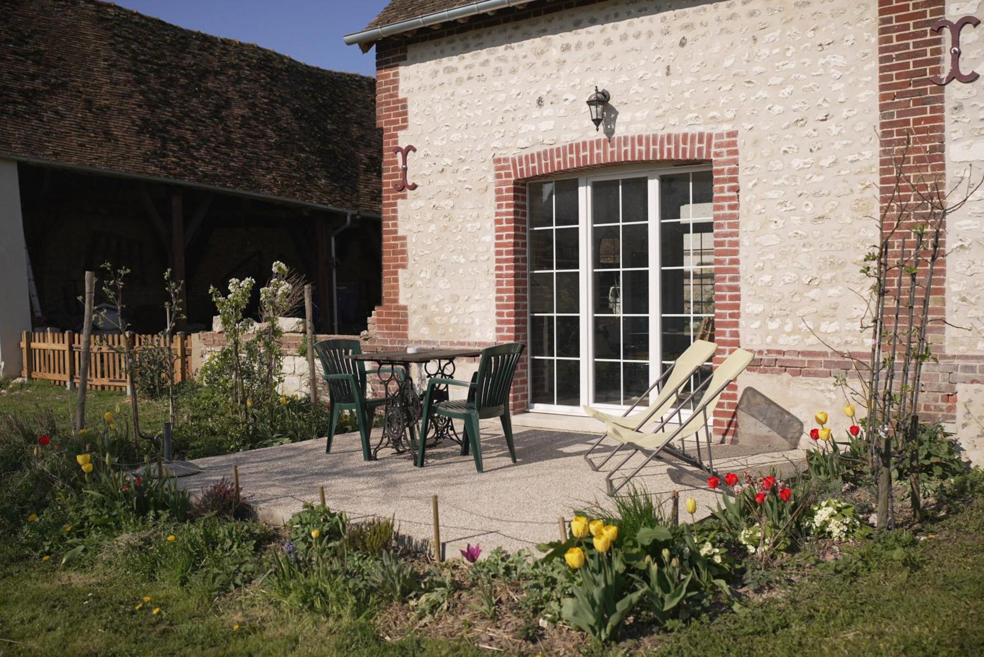 Vila Les Jardins De Felicie Poses Exteriér fotografie